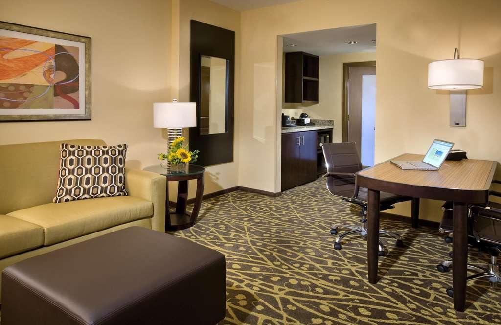 Embassy Suites By Hilton Houston-Energy Corridor Room photo