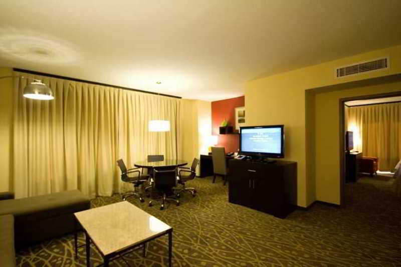 Embassy Suites By Hilton Houston-Energy Corridor Room photo